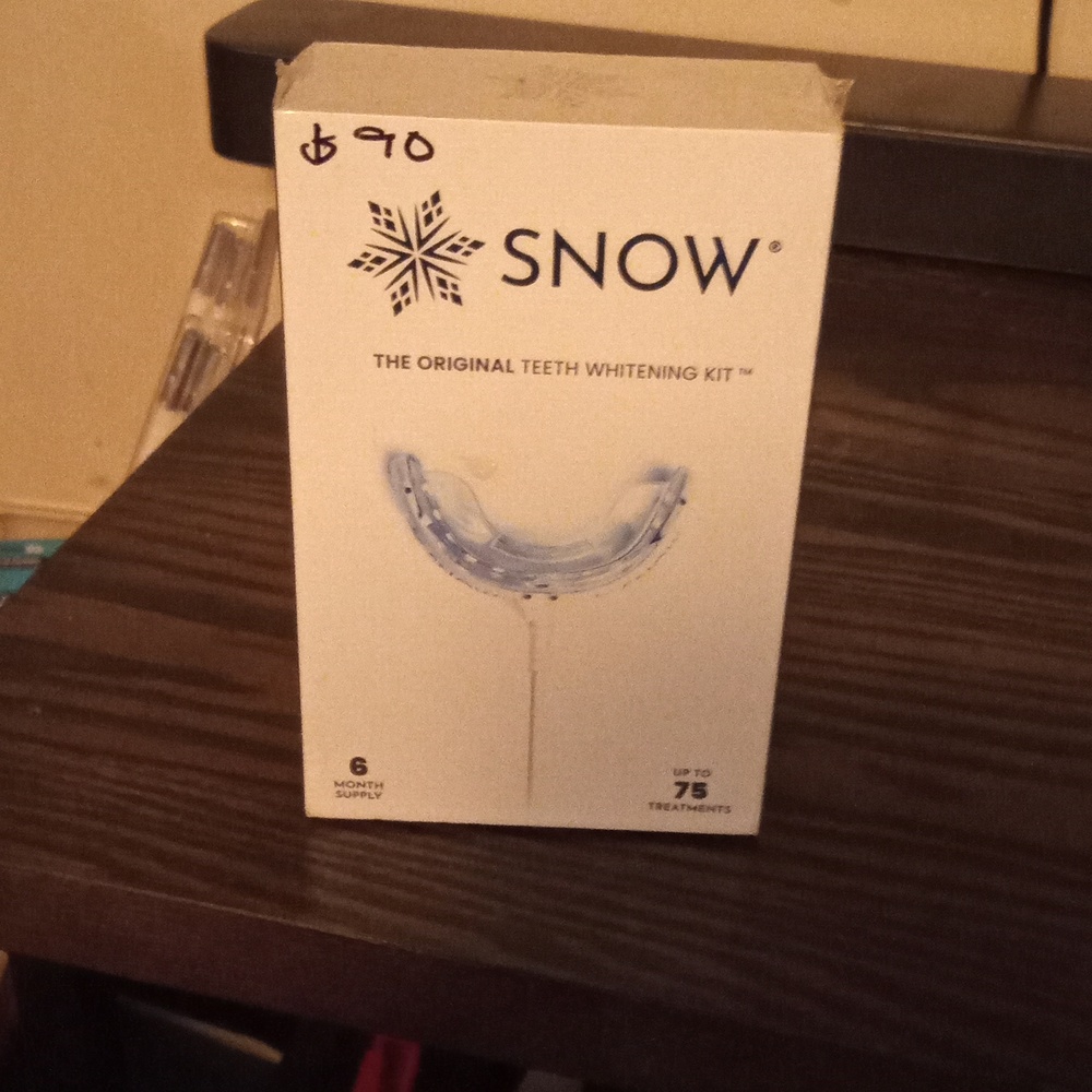 Snow kit teeth whitening system
